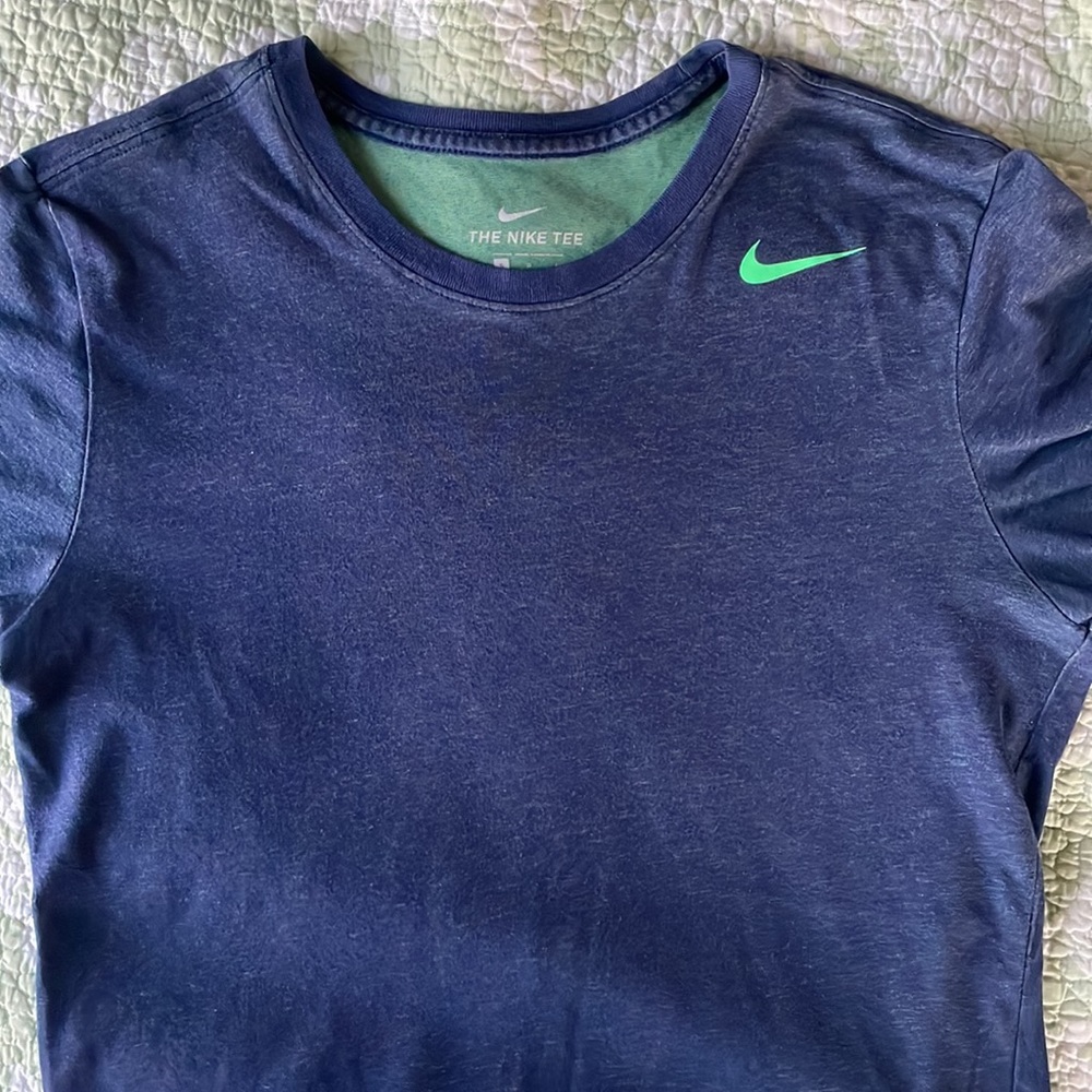 Men’s NIKE Short Sleeve Shirt Size Small